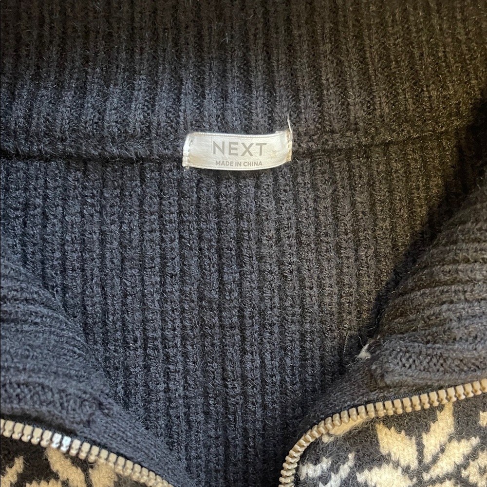 Black and White Patterned Sweater - Picture 3 of 6